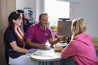 Sprechstunde mit Arzt und Diabetesberaterin