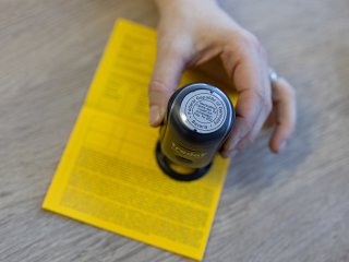 Impfpass und Stempel