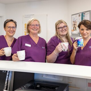 Mitarbeiterinnen des Praxis-Team bei einem Kaffee
